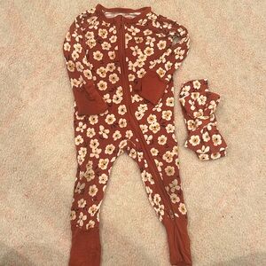 Little Sleepies Zippie 0-3m with matching Bow